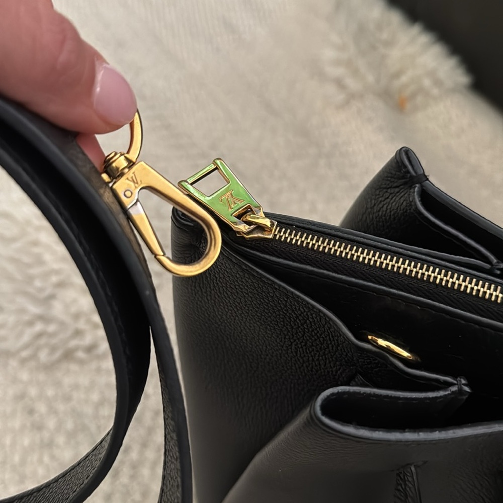 Louis Vuitton LockMeTo Top Handle Tote w Shoulder / Crossbody Strap - Picture 2 of 10